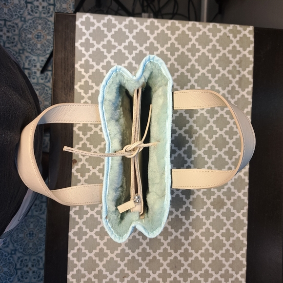 Ugg purse. Small, Super cute - Picture 5 of 9